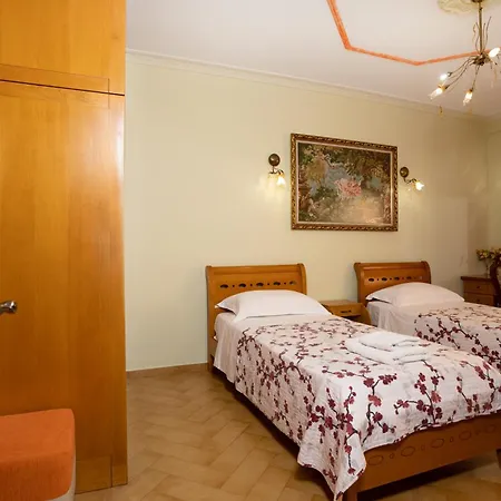 Beachfront 3 Bedroom With Sea View Avlonya