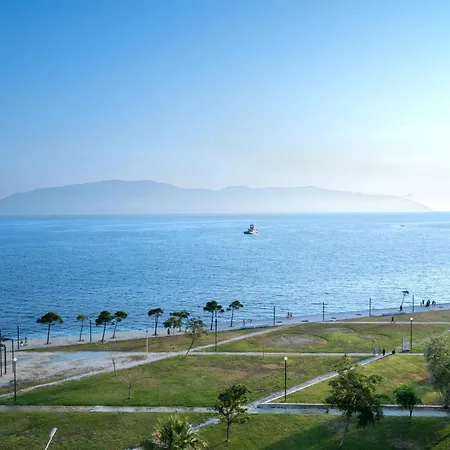 Daire Beachfront 3 Bedroom With Sea View *