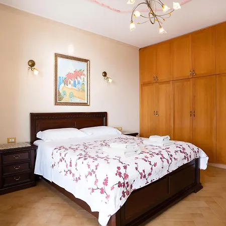 Beachfront 3 Bedroom With Sea View Avlonya