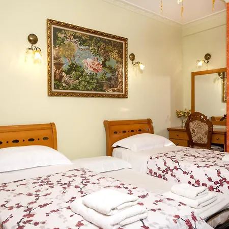 Beachfront 3 Bedroom With Sea View Daire Avlonya