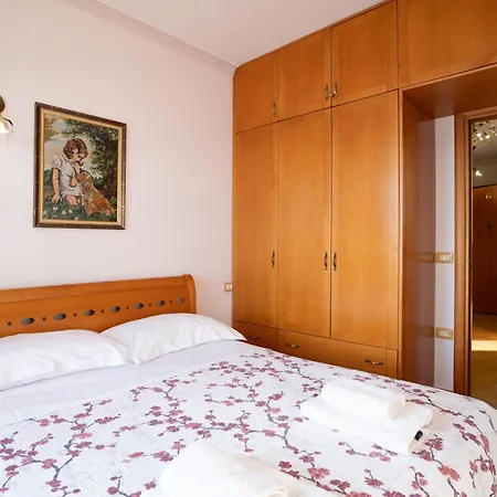 Daire Beachfront 3 Bedroom With Sea View Avlonya