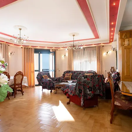 Daire Beachfront 3 Bedroom With Sea View
