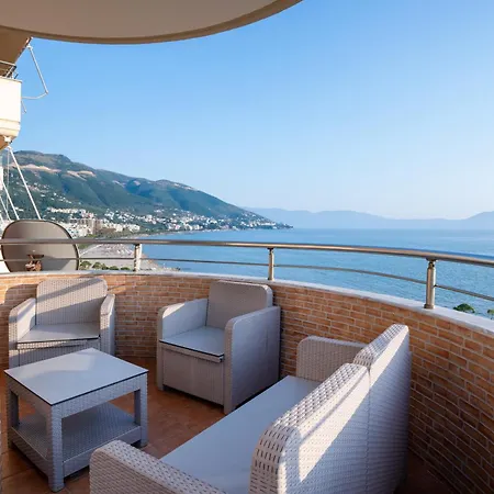 Beachfront 3 Bedroom With Sea View Lejlighed *