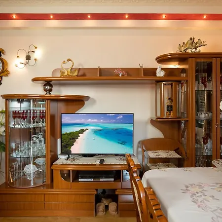 Beachfront 3 Bedroom With Sea View *