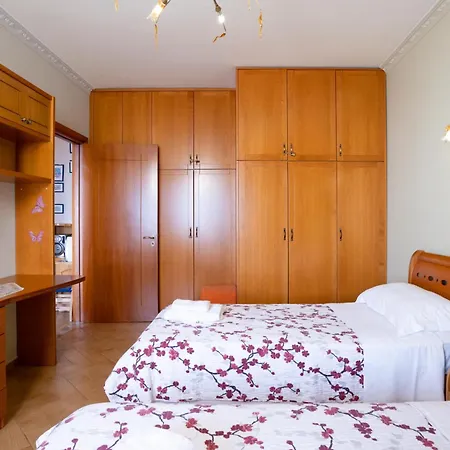 Daire Beachfront 3 Bedroom With Sea View *