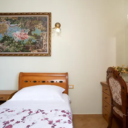 Beachfront 3 Bedroom With Sea View *