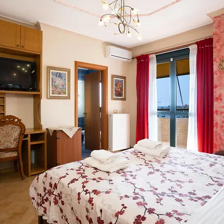 Beachfront 3 Bedroom With Sea View Daire Avlonya