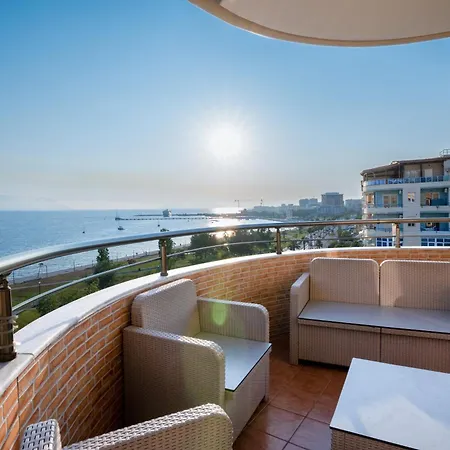 Lejlighed Beachfront 3 Bedroom With Sea View Vlorë