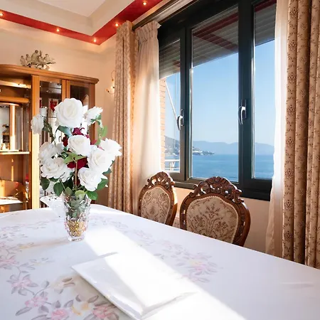 Beachfront 3 Bedroom With Sea View Daire Avlonya