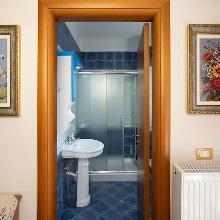 Beachfront 3 Bedroom With Sea View Avlonya