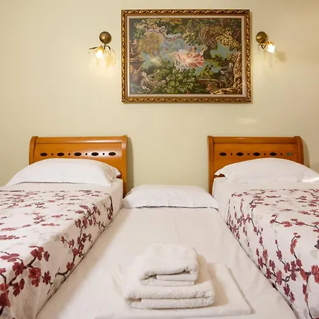 Beachfront 3 Bedroom With Sea View Avlonya