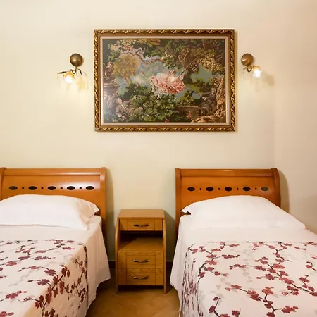Beachfront 3 Bedroom With Sea View * Avlonya