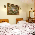 Beachfront 3 Bedroom With Sea View Apartament Wlora