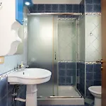 Beachfront 3 Bedroom With Sea View *