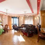 Apartament Beachfront 3 Bedroom With Sea View