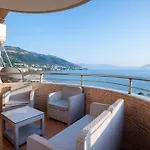 Beachfront 3 Bedroom With Sea View Apartament *