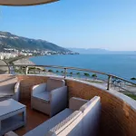 Beachfront 3 Bedroom With Sea View
