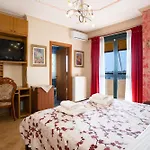 Beachfront 3 Bedroom With Sea View Apartament Wlora