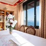 Beachfront 3 Bedroom With Sea View Apartament Wlora