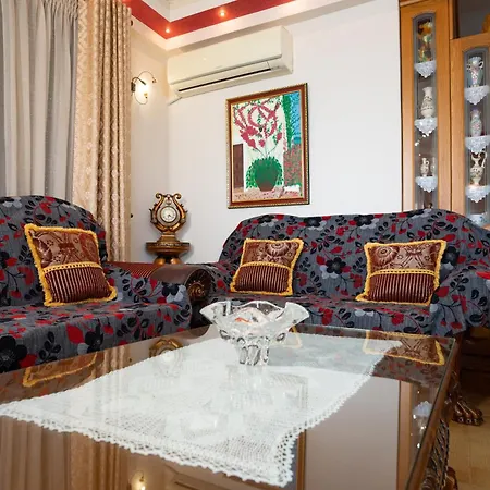 Beachfront 3 Bedroom With Sea View *