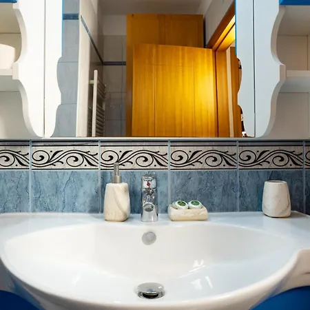Beachfront 3 Bedroom With Sea View * Vlorë