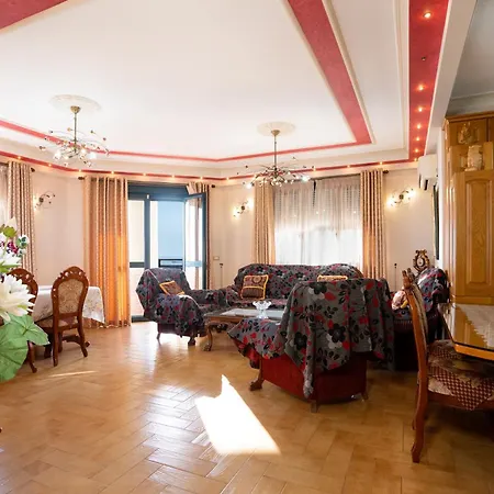 Appartamento Beachfront 3 Bedroom With Sea View