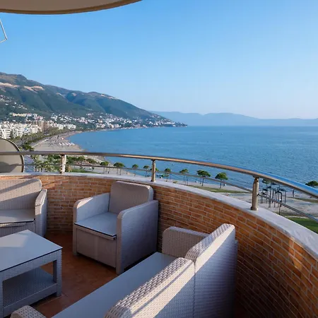 Beachfront 3 Bedroom With Sea View