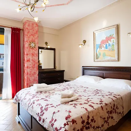 Beachfront 3 Bedroom With Sea View * Vlorë